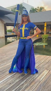 Miss Teen Caribe Universo CURAÇAO “The Caribbean Diamond” Her national costume, “The Caribbean Diamond,” shines with the colors of the Curaçao flag, deep blue for the island’s sky and sea, and golden yellow for its radiant sun. Across her chest, “CURAÇAO” gleams in pride, while two stars sparkle for Curaçao and Klein Curaçao, united beneath one Caribbean sky. A crystal-studded bat reflects her strength and spirit, and her sweeping cape unfolds into the shape of a softball diamond, where one name