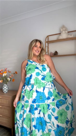 CAITLIN ROBERTSON - Freelance Model on Instagram: "Summer fits coming in hot 🔥🌸🦋 This is my first time trying Spring/Summer options from @alessandra_thelabel and the amazing quality of the fabrics and well thought out designs are what I’ve come to expect from them. As a size 18, I’m wearing an XXL in the Emma mini, the Pearle Top and Alba Short and I sized down to an XL in the Olympia maxi. #ad #alessandrathelabel #alessandra #summerdressseason #matchingset"