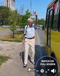 The biker helped the older man to get to the bus | Tips & Tricks