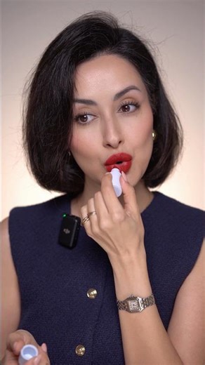 Trois rouges à lèvres qui vont avec le bleu marine foncé.