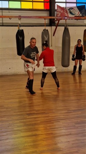 Muay Thai Techniques . Defense sur Teep- BRIZON GYM Riom 🥊