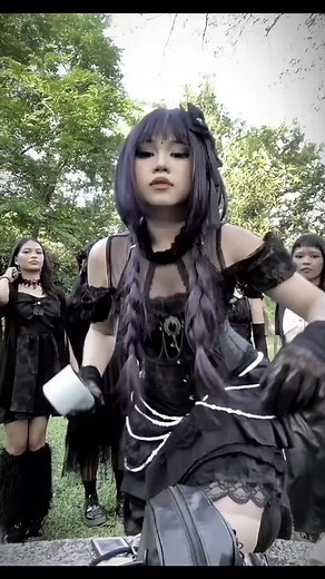 Exploring Gothic Fashion: Outfits and Styles