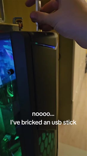 i was trying to flash ubuntu iso on it and then it happened!