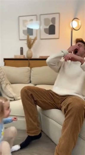 Funniest Baby Shows How Mommy Dances in the Kitchen 😂🤣💃 #funnyclips #funny #baby#mom #dad #shorts