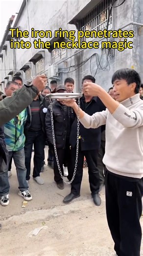 The iron ring goes through the necklace magic #magic #magicteaching #魔术教学 #magic #magicteaching