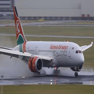Reverse thrust, JUST AMAZING on a wet runway, A380, B747, B777, B787, A330 | Discover Real Life