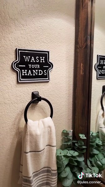 DIY Farmhouse Mirror Frame