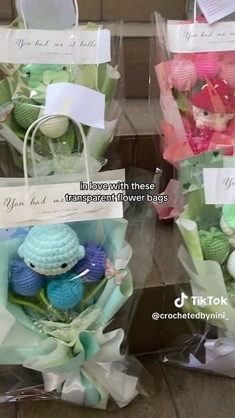 Romantic Flower Bouquets with Crochet Techniques