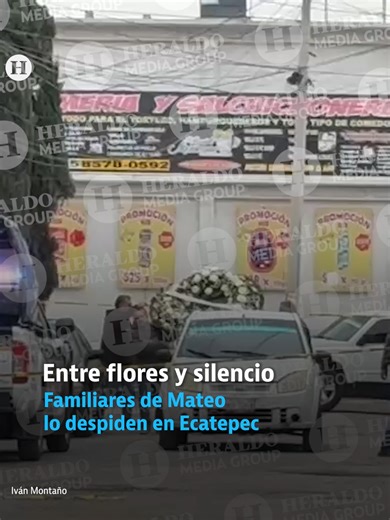 Entre coronas fúnebres, veladoras encendidas y un ambiente cargado de dolor, el cuerpo de Mateo fue recibido la tarde de este viernes 10 de abril en su domicilio donde familiares del menor le dieron el último adiós. A petición de la familia, la calle fue cerrada y acordonada, buscando resguardar la intimidad de un momento tan doloroso. #HeraldoDigital #EXCLUSIVAHERALDO