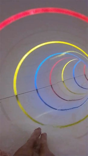 ☔🌿 Pluie dehors ? Sourires dedans ! Au Market Dome du Center Parcs Les Ardennes, le mauvais temps n’existe pas 😍 🐶 Sports Café (vos chiens sont les bienvenus !) 🎳 Bowling & Game Town pour défier vos amis 💦 Aqua Mundo pour plonger dans la bonne humeur 🍽️ Restaurants pour régaler toute la famille 👉 Peu importe la météo, ici… c’est toujours les vacances 🌈✨ Tout comme @fatima_netef venez vite découvrir notre parc! | Center Parcs Les Ardennes