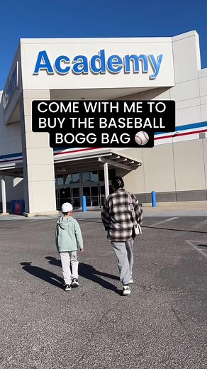 The Homerun Tote Bag from Bogg Bag is the perfect accessory for every Baseball mom out there! And it’s only available at Academy..Thanks for sharing lifewiththepolancos #HaveFunOutThere #BoggBags #BaseballMom #AcademyFinds | Academy Sports Outdoors