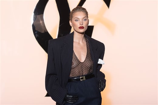 Camiseta o vestido con transparencias: París confirma que vuelve la moda de enseñar el pecho