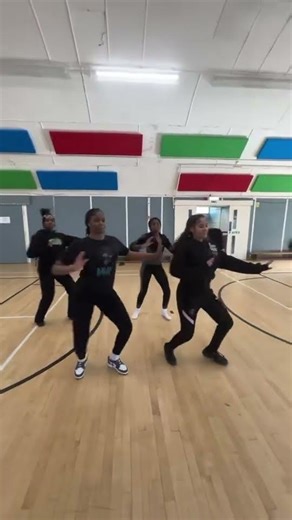 Close the door and open up to meeee 🌴🥥 #dance #esquad #tiktokdancetrend