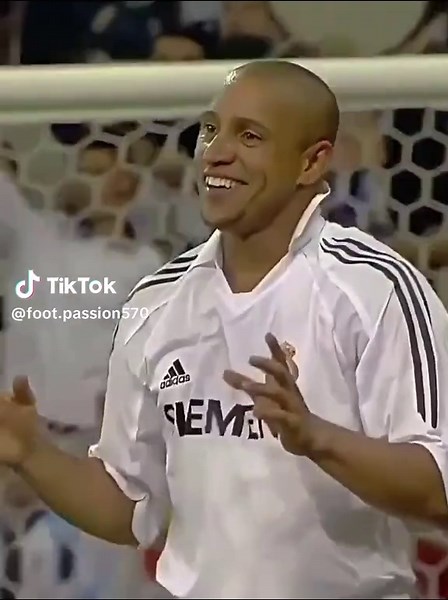 Roberto Carlos best goals and skills highlights
