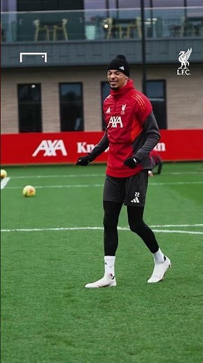 Dominik Szoboszlai teaching the Liverpool team how to take free-kicks 😮‍💨