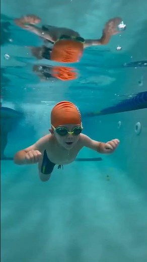 He Went Under and Came Back Smiling! 👶💦🏊✨ — #ToddlerSwimming #SwimmingClass #WaterSafety