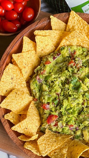 This secret ingredient may surprise you… 😏 The real super bowl is this BEST GUAC EVER 🥑 by @jackfruitfulkitchen Make this restaurant-style guac right at home in just 10 minutes! 😋 Check out my tips for the VERY best guac below including a super fun secret ingredient! 🥑 It’s perfect for your next taco night or this weekend’s Super Bowl party! Enjoy! Best Guac Ever 🥑 2 ripe avocados 1/2 tsp salt and pepper 1/2 tsp cumin 1 tsp garlic powder 2 small limes, juiced 1/2 cup cilantro leaves, finely