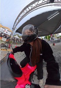 Acin Risau! Joki Perempuan Belle Lee Starting Motor | Motor & Helmet
