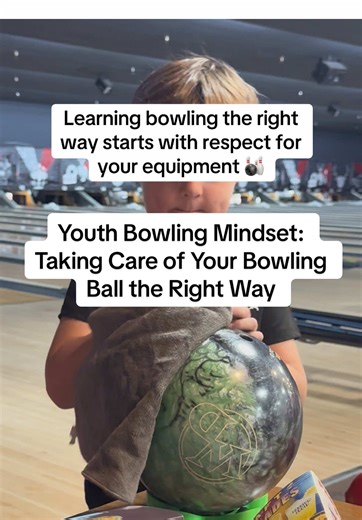 No reminders. No coaching. No prompting. Just a young bowler taking care of his bowling ball because he understands the game 🎳 Learning bowling isn’t just about striking, it’s about ✔️ bowling fundamentals ✔️ equipment care ✔️ building good habits early This is how youth bowling players grow into consistent, confident bowlers. Proud doesn’t even cover it. #bowling #youthbowling #bowlingtips #bowlinglife #bowlingfamily