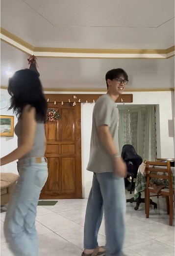 Couples Challenge: 10 Spins and Kisses Game