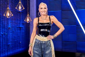 Gwen Stefani's First Voice Live Shows Outfit Was Gold, Shimmery, and Stunning