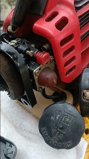 今日のDIY 古い刈払機のプライマリーポンプが割れてたから交換したよ 純正がもう無いからECHOの部品を流用したよ