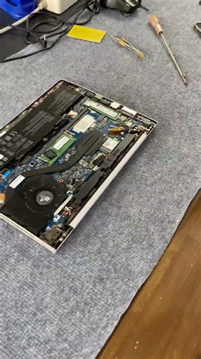 Thay pin HP 830 G5 có khó không Xem là làm được.