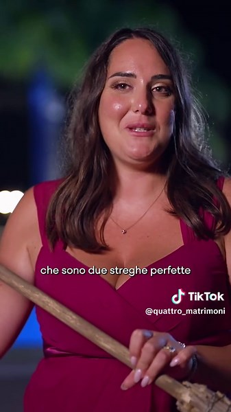 “Per le mie compagne che sono due streghe perfette”😂😂 #QuattroMatrimoni ogni domenica alle 21:15 in esclusiva su @Sky Italia e in streaming solo su @NOW #tvdavedere #davedere #banijayitalia