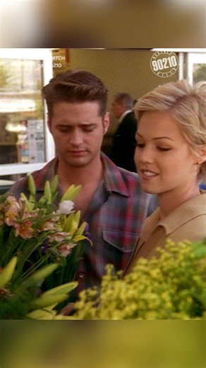 Beverly Hills 90210 on Instagram: "Kelly has a knack for making things pretty. #beverlyhills90210 Now Streaming on Paramount+"