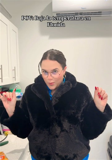 Sigan viendo para ver el resultado de esta sopa 😂 En Simily Insurance🩵 nos hacemos cargo de que todo lo que más quieras esté asegurado! Tener un seguro es una prevención, no te quedes sin dar el 1er paso🫶 No duden en contactarnos al (239) 210-6900📲 o visítenos en 1420 SE 16th Pl Suite 103, Cape Coral, Fl, 33990. Te esperamos con los brazos abiertos. Simily Insurance, donde tu respuesta siempre será: Seguro que Sí! 🩵 #foryou #parati #fyp #viral #humor