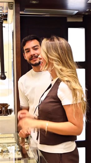 ‎Sleman aaji | سليمان عاجي‎ | ‎رحنا نشتري دهب و طلعت بوشنا ام منيفة 😂 @hagopjewelery‎ | Instagram