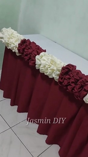 SIMPLE AND EASY ROSE FOLD ON TOP ALTERNATE COLOR TABLE SKIRT IDEAS Perfect for any occasion #Christmas #wedding #christening #birthday #party #tabledecor #ideas #diy | Jasmin Diy