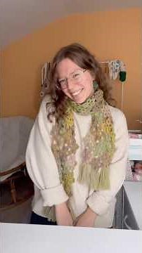 I'll show you how to make this crocheted flower scarf 🍁🌲 Tutorial on my channel 🫶🏻