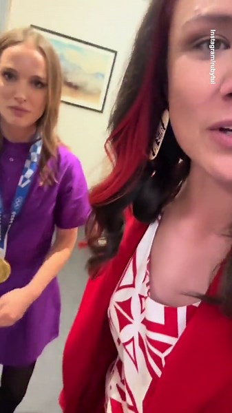 Natalie Portman hilariously swipes Ruby Tui's Olympic medal