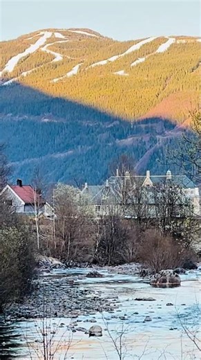 Sunrise Timelapse Over the Mountain