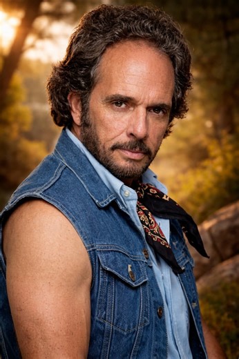 A Farewell Without Applause: The Night Merle Haggard Let The Music Fall Silent - DH Music
