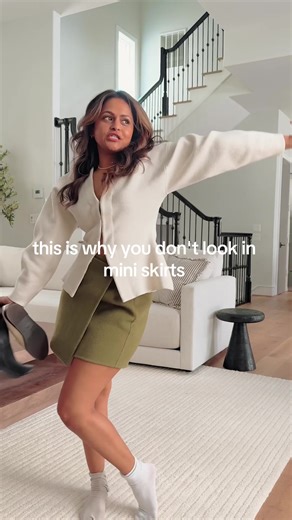 best shoes to wear with your mini skirt this fall and winter! #miniskirt #stylingtips #fallfashioninspo