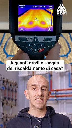 A quanti gradi dovrebbe essere l’acqua del riscaldamento di casa? 🌡️ Dipende dal sistema... e dal tipo di riscaldamento! Nel reel ti spieghiamo le differenze principali e perché la temperatura non è sempre la stessa. 🎥 Guarda il video per approfondire. #RBM #Riscaldamento #ComfortClimatico #ImpiantiTermici #CasaEfficiente #Termoidraulica #EfficienzaEnergetica | Rbm SpA