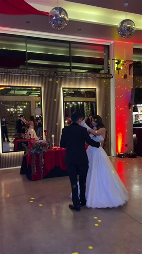 Don Veneno y Fran: El Baile de Salsa en su Matrimonio de Vampiros