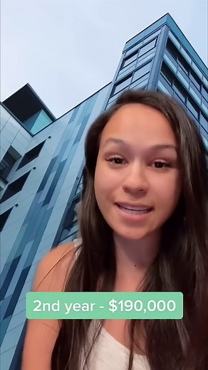 Corporate lawyer salary progression and bonuses