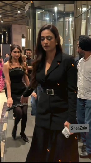 Inhe Dekh Fans Hue Shock! Maa Beti Ya Sisters?🤔🤔 #ShwetaTiwari #palaktiwari