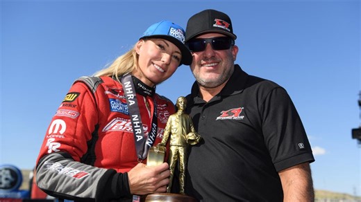 'It's a boy' | Drag-racing couple Tony Stewart, Leah Pruett announce pregnancy
