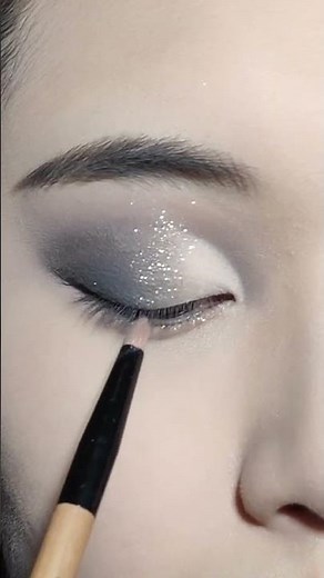 This Simple Cut-Off Eye Style Will Change Your Eye Makeup Game 14, 2025