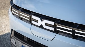 Dacia Evader, il crossover elettrico economico si svela: debutto e prezzo dell'erede della Spring