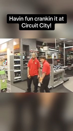 696K views · 27K reactions | Havin fun crankin it at Circuit City! #circuitcity #souljaboy #crankthat #crankthatsouljaboy #retro #vintage #nostalgia #nostalgic #2000s #00s #2007 | フレッドYOLO | Facebook