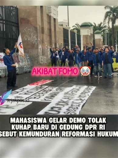 MANA YANG KEMARIN MENOLAK KUHAP DAN TERIAK ORBA?? Laras Faizati, selebgram yang ditetapkan sebagai tersangka kasus provokasi pembakaran gedung Mabes Polri, telah divonis bebas bersyarat oleh Pengadilan. Laras dituduh membuat konten hasutan melalui akun Instagram-nya saat aksi unjuk rasa di Mabes Polri, yang dianggap memprovokasi massa untuk membakar gedung tersebut. Laras dijerat dengan beberapa pasal, termasuk Pasal 48 ayat 1 Jo Pasal 32 ayat 1 Undang-undang Nomor 11 Tahun 2008 tentang Informas