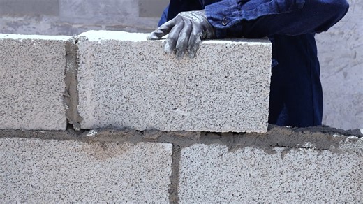 👷‍♂️¡Mira cómo puedes pegar y repellar con un mismo producto! Ahorra tiempo y esfuerzo, con la Mezcla 2 en 1 Calidra tienes todo en un mismo saco. Ideal para levantar muros divisorios o estructurales y repellar sin complicaciones. Mezcla versátil, práctica y con la confianza de Calidra. #TutorialesCalidra #Mezcla2en1 #PegaYRepella #MezclasListasCalidra #FácilYRápido #SistemaConstructivoCalidra #MurosAplanados | Grupo Calidra