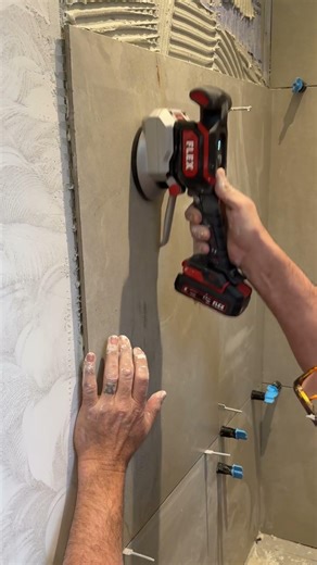Cordless 18V tile vibrator from FLEX