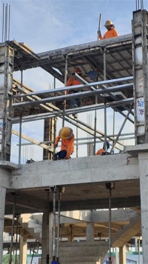 How Builders Install Formwork for Reinforced Concrete Floors