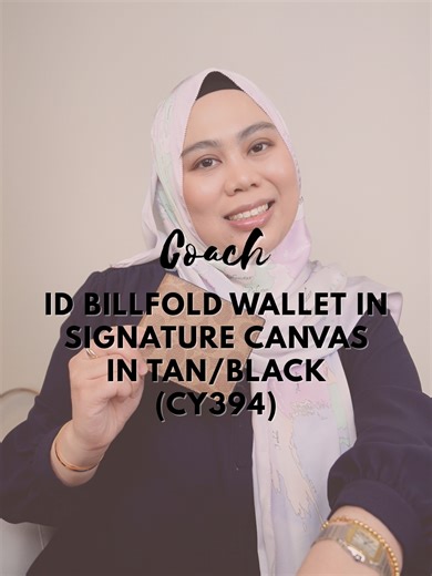 If you love timeless style with everyday function, this is the wallet you’ve been waiting for. 👜💼 Meet the Coach ID Billfold Wallet in Signature Canvas — Tan & Black — a classic piece that’s both stylish and practical. Crafted in iconic signature canvas with rich tan and black tones, this wallet is designed to last and look good doing it. It’s beautifully compact but still roomy enough for all your essentials: cards, cash, ID, and even a few receipts without getting bulky. The structured billf